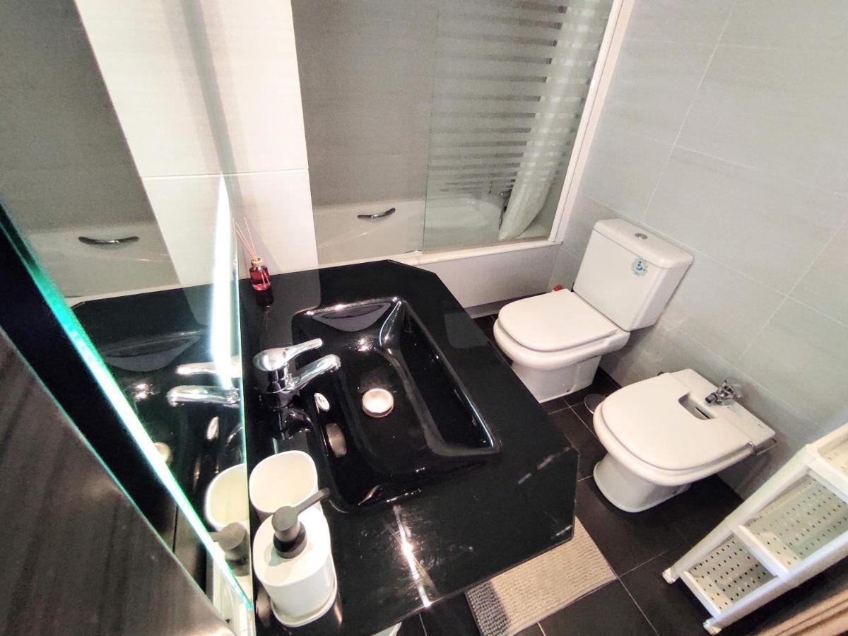 Manuela Nogales Apartments! Малага Екстер'єр фото