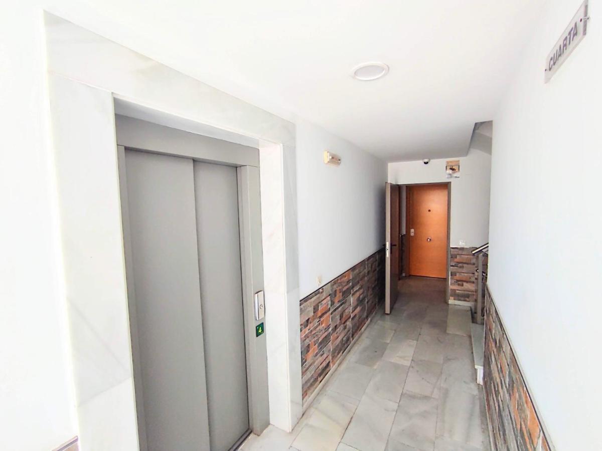 Manuela Nogales Apartments! Малага Екстер'єр фото