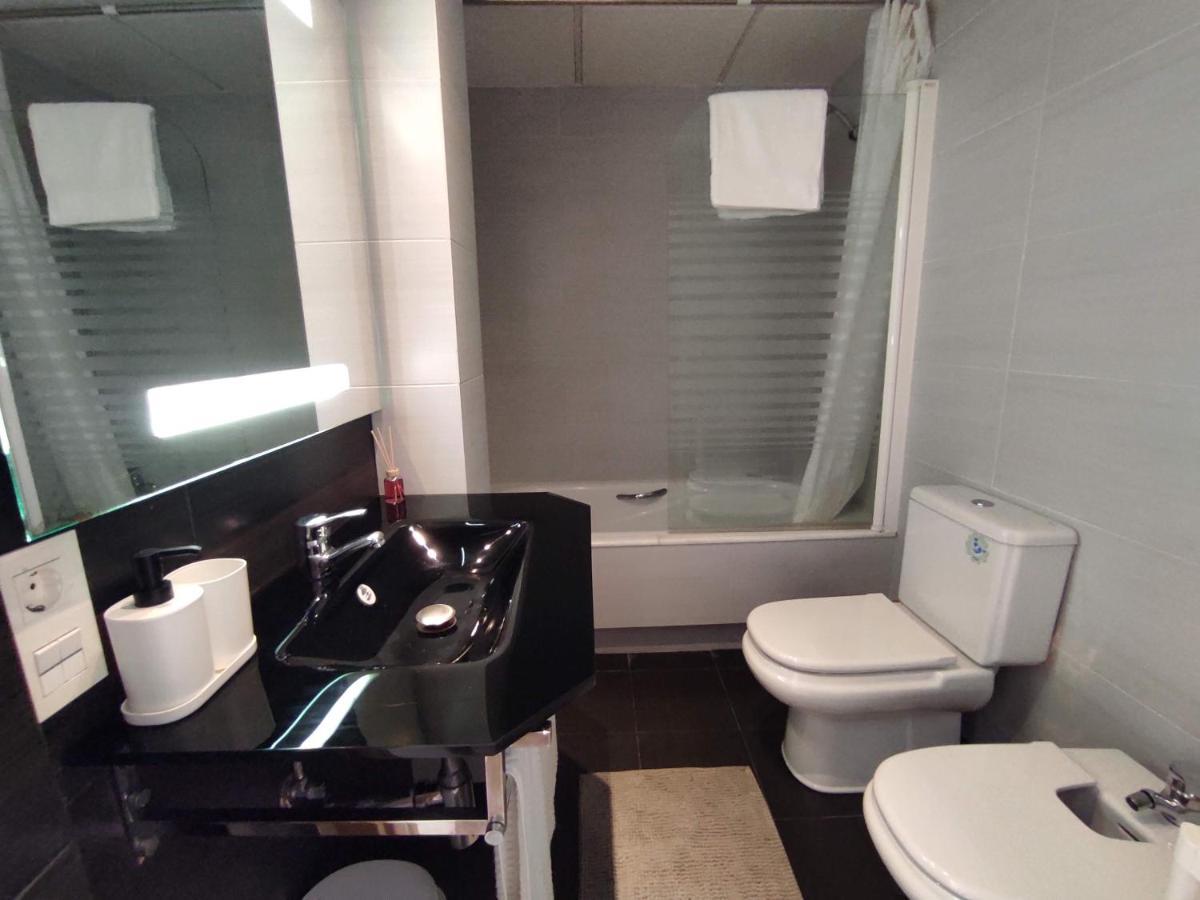 Manuela Nogales Apartments! Малага Екстер'єр фото